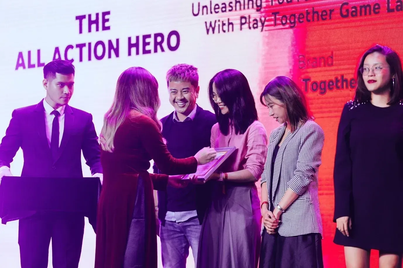 Đội ngũ Play Together nhận giải tại Lễ trao giải YouTube Works Awards